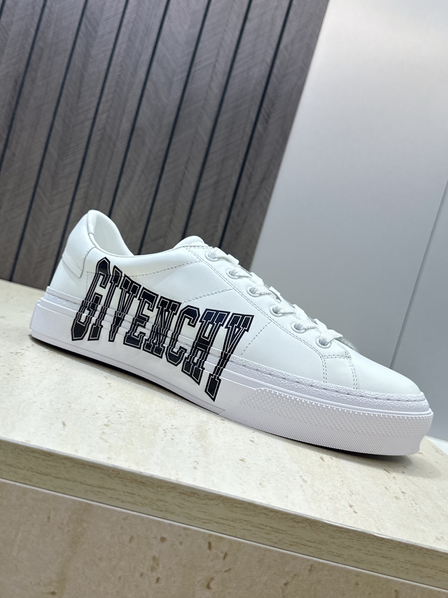 男士+20 顶级版 GIVENCHY 2026春夏经典情侣款系带四季休闲鞋 纪梵希印花字母logo五金扣平底圆头低帮拼色 男士+20 顶级版 GIVENCHY 2026春夏经典情侣款系带四季休闲鞋 纪梵希印花字母logo五金扣平底圆头低帮拼色