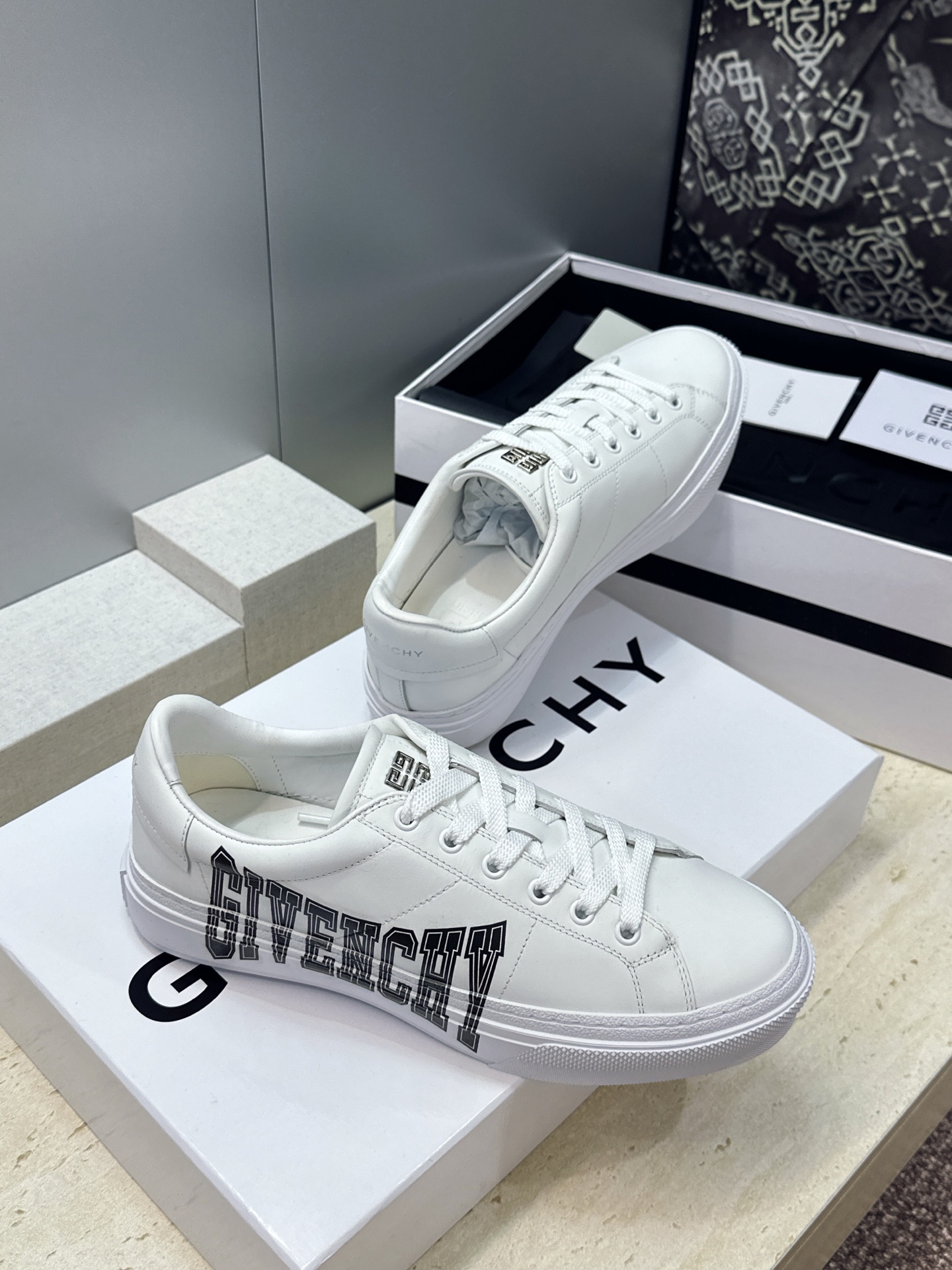 男士+20 顶级版 GIVENCHY 2026春夏经典情侣款系带四季休闲鞋 纪梵希印花字母logo五金扣平底圆头低帮拼色 男士+20 顶级版 GIVENCHY 2026春夏经典情侣款系带四季休闲鞋 纪梵希印花字母logo五金扣平底圆头低帮拼色
