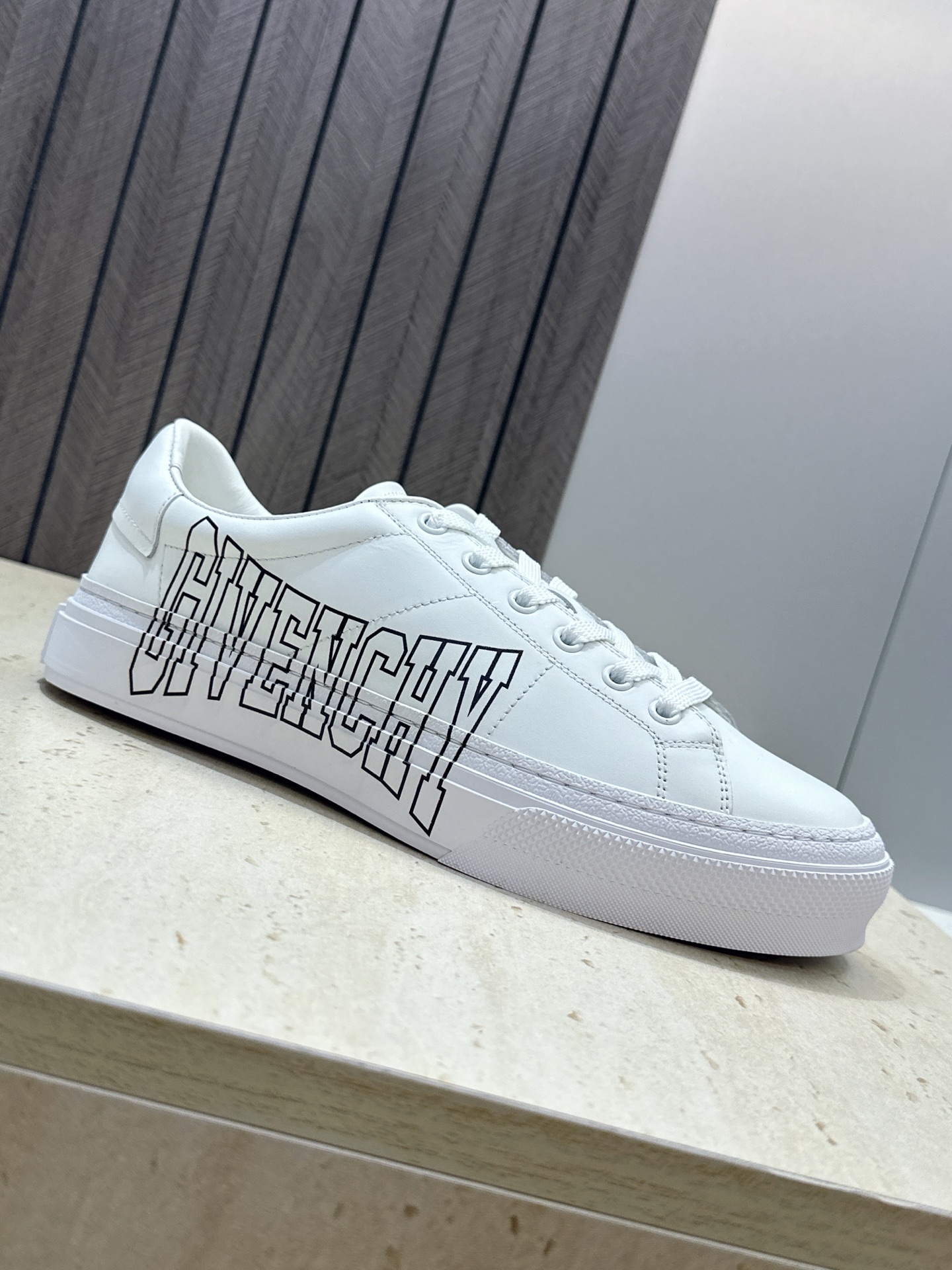 男士+20 顶级版 GIVENCHY 2026春夏经典情侣款系带四季休闲鞋 纪梵希印花字母logo五金扣平底圆头低帮拼色 男士+20 顶级版 GIVENCHY 2026春夏经典情侣款系带四季休闲鞋 纪梵希印花字母logo五金扣平底圆头低帮拼色