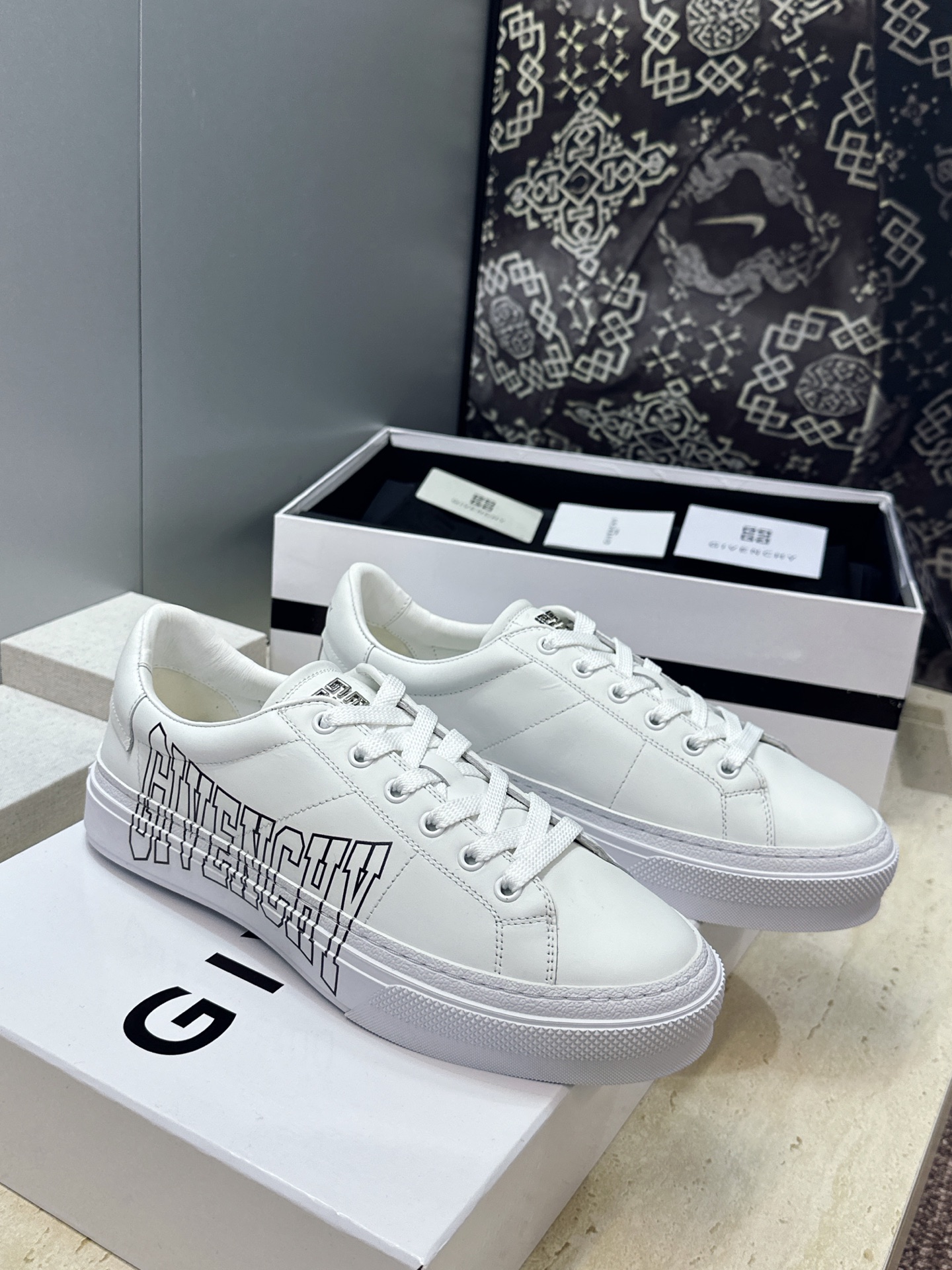 男士+20 顶级版 GIVENCHY 2026春夏经典情侣款系带四季休闲鞋 纪梵希印花字母logo五金扣平底圆头低帮拼色 男士+20 顶级版 GIVENCHY 2026春夏经典情侣款系带四季休闲鞋 纪梵希印花字母logo五金扣平底圆头低帮拼色