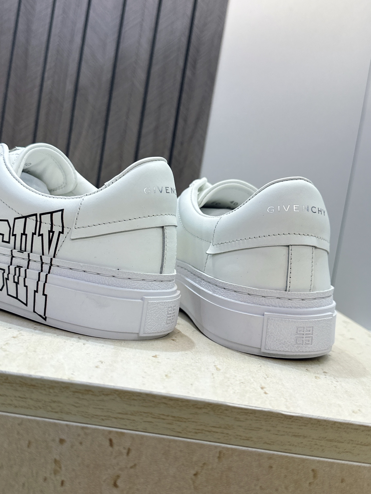 男士+20 顶级版 GIVENCHY 2026春夏经典情侣款系带四季休闲鞋 纪梵希印花字母logo五金扣平底圆头低帮拼色 男士+20 顶级版 GIVENCHY 2026春夏经典情侣款系带四季休闲鞋 纪梵希印花字母logo五金扣平底圆头低帮拼色