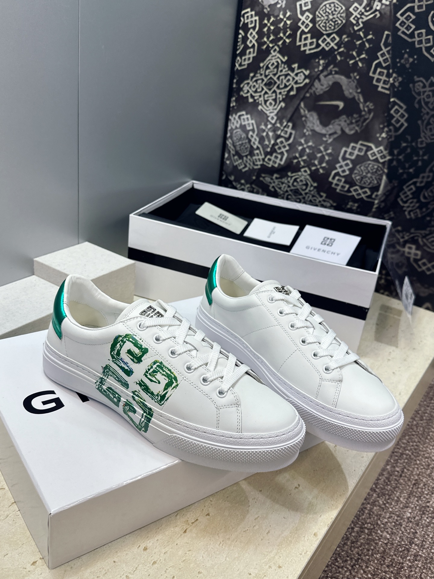 男士+20 顶级版 GIVENCHY 2026春夏经典情侣款系带四季休闲鞋 纪梵希印花字母logo五金扣平底圆头低帮拼色 男士+20 顶级版 GIVENCHY 2026春夏经典情侣款系带四季休闲鞋 纪梵希印花字母logo五金扣平底圆头低帮拼色