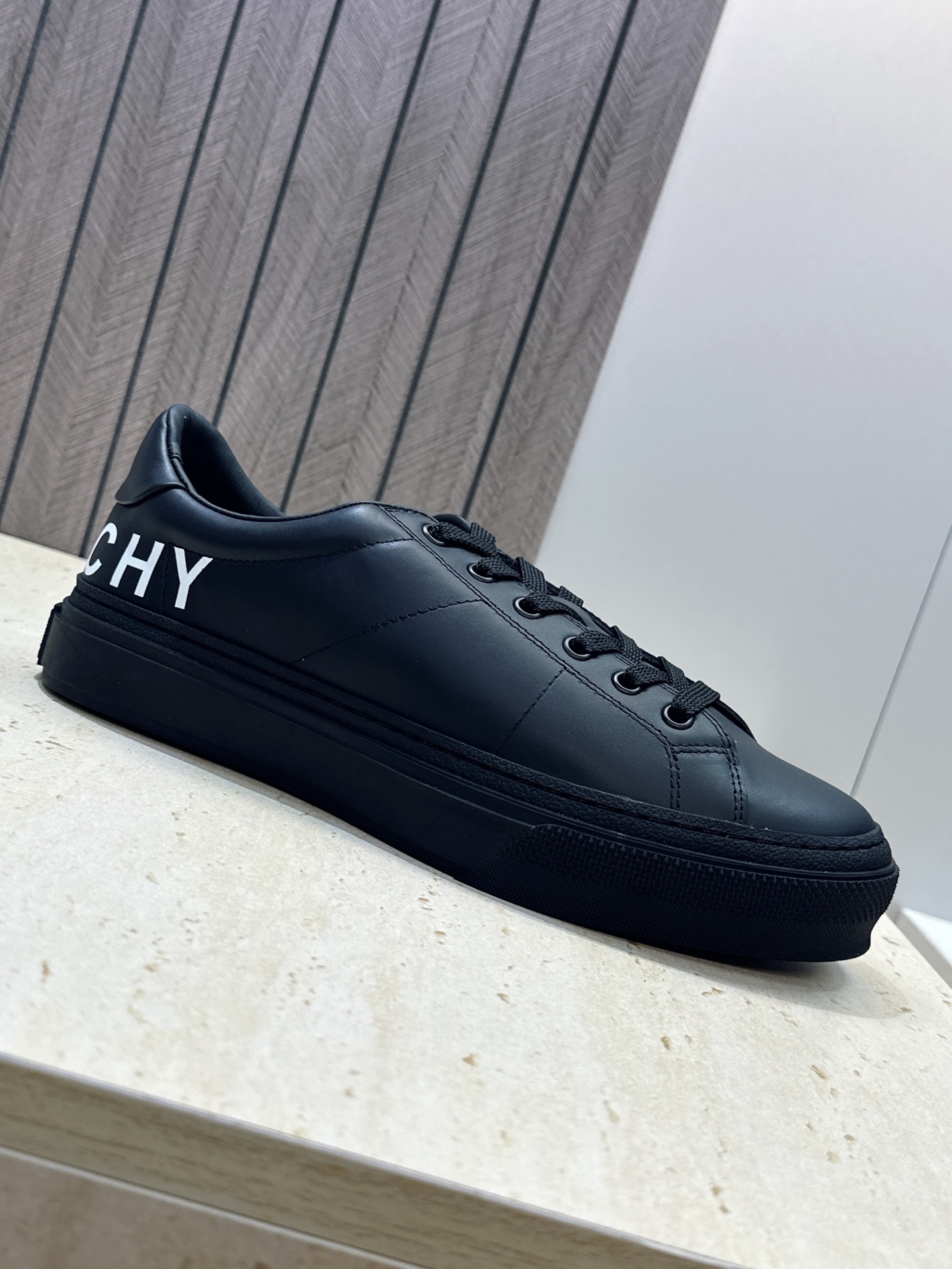 男士+20 顶级版 GIVENCHY 2026春夏经典情侣款系带四季休闲鞋 纪梵希印花字母logo五金扣平底圆头低帮拼色 男士+20 顶级版 GIVENCHY 2026春夏经典情侣款系带四季休闲鞋 纪梵希印花字母logo五金扣平底圆头低帮拼色