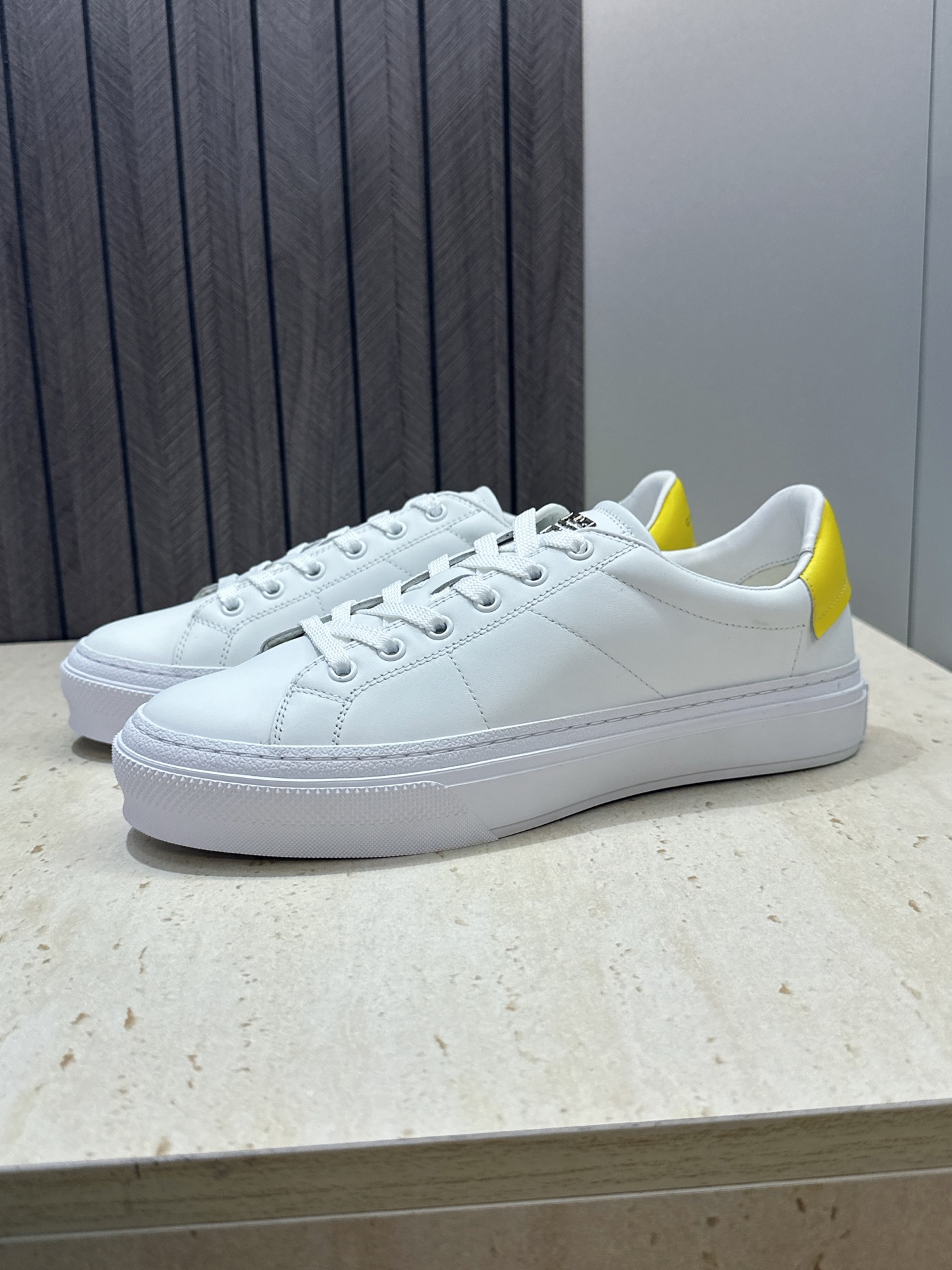 男士+20 顶级版 GIVENCHY 2026春夏经典情侣款系带四季休闲鞋 纪梵希印花字母logo五金扣平底圆头低帮拼色 男士+20 顶级版 GIVENCHY 2026春夏经典情侣款系带四季休闲鞋 纪梵希印花字母logo五金扣平底圆头低帮拼色