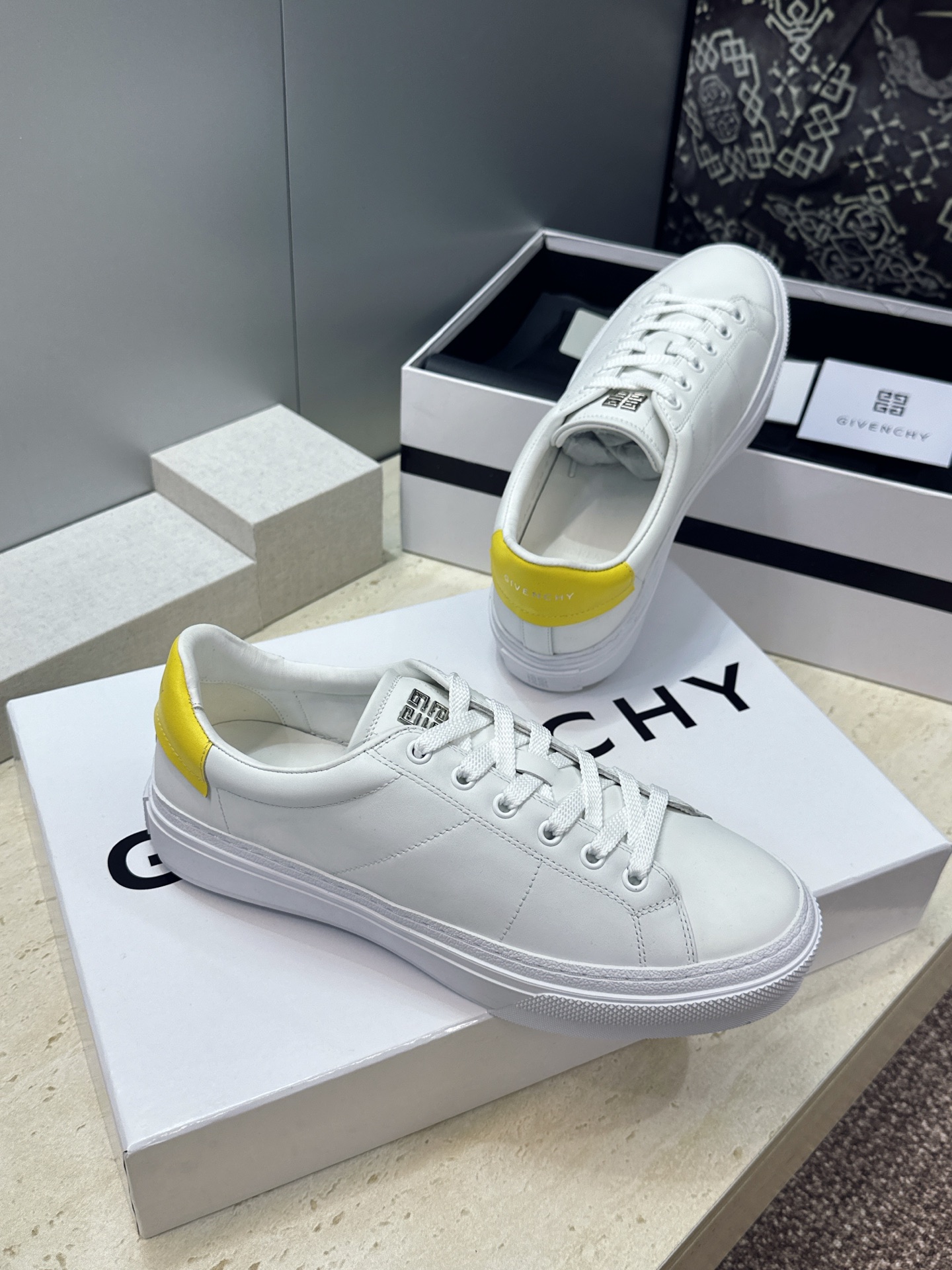 男士+20 顶级版 GIVENCHY 2026春夏经典情侣款系带四季休闲鞋 纪梵希印花字母logo五金扣平底圆头低帮拼色 男士+20 顶级版 GIVENCHY 2026春夏经典情侣款系带四季休闲鞋 纪梵希印花字母logo五金扣平底圆头低帮拼色