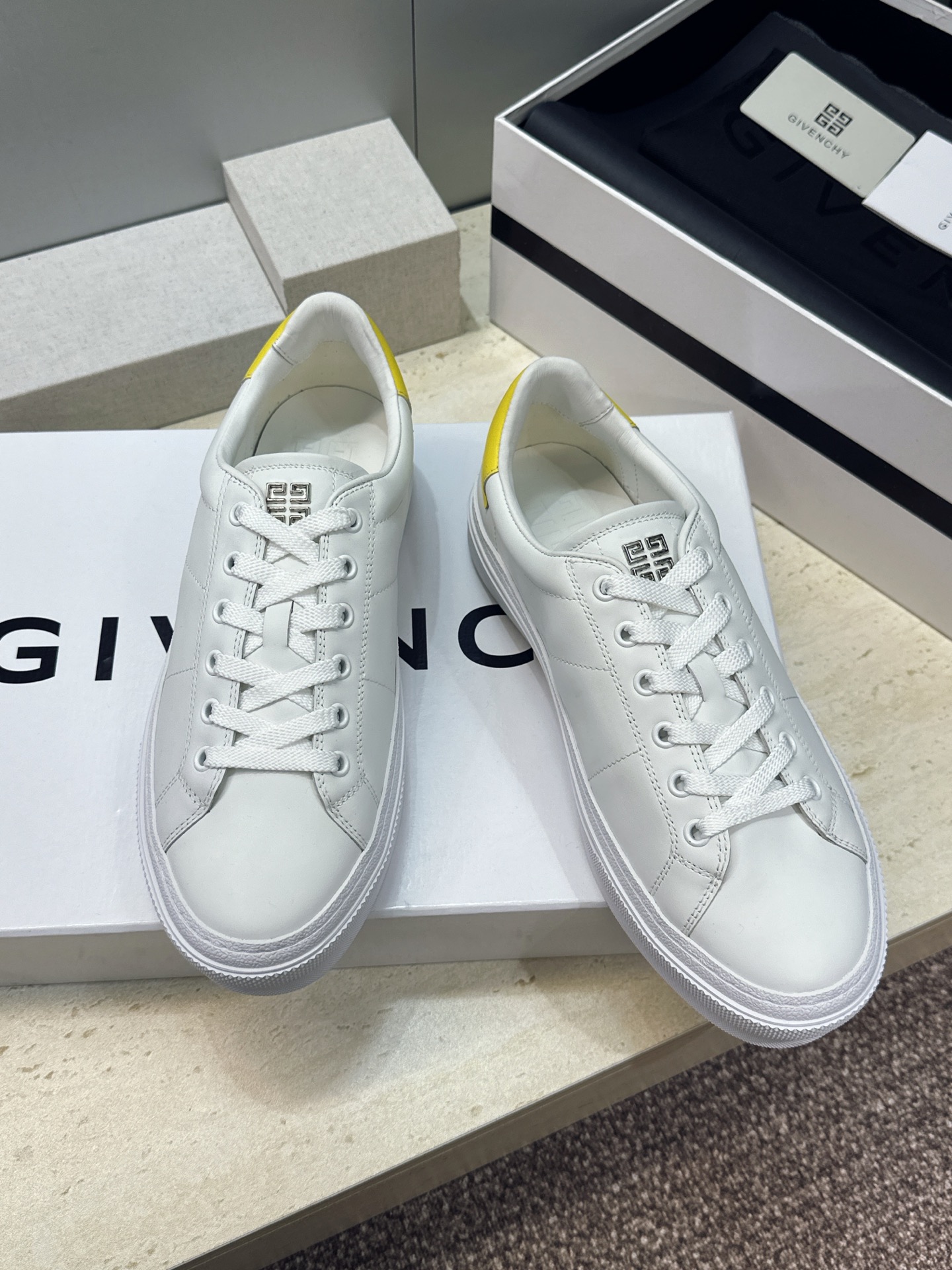 男士+20 顶级版 GIVENCHY 2026春夏经典情侣款系带四季休闲鞋 纪梵希印花字母logo五金扣平底圆头低帮拼色 男士+20 顶级版 GIVENCHY 2026春夏经典情侣款系带四季休闲鞋 纪梵希印花字母logo五金扣平底圆头低帮拼色
