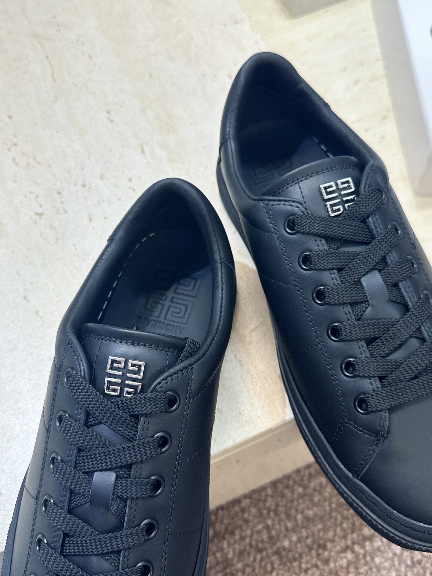 男士+20 顶级版 GIVENCHY 2026春夏经典情侣款系带四季休闲鞋 纪梵希印花字母logo五金扣平底圆头低帮拼色 男士+20 顶级版 GIVENCHY 2026春夏经典情侣款系带四季休闲鞋 纪梵希印花字母logo五金扣平底圆头低帮拼色