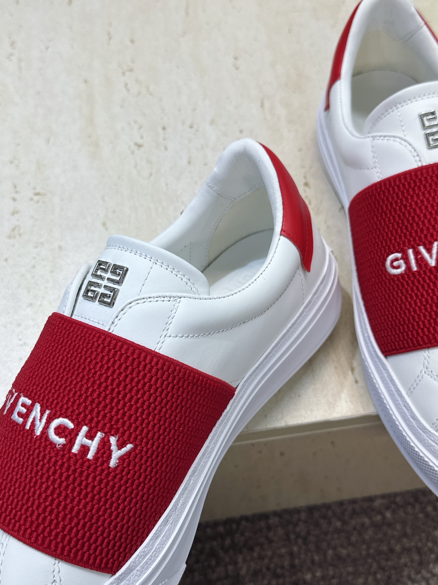 男士+20 顶级版 GIVENCHY 2026春夏经典情侣款弹力橡筋一脚蹬四季休闲鞋 纪梵希印花字母logo五金扣平底圆 男士+20 顶级版 GIVENCHY 2026春夏经典情侣款弹力橡筋一脚蹬四季休闲鞋 纪梵希印花字母logo五金扣平底圆
