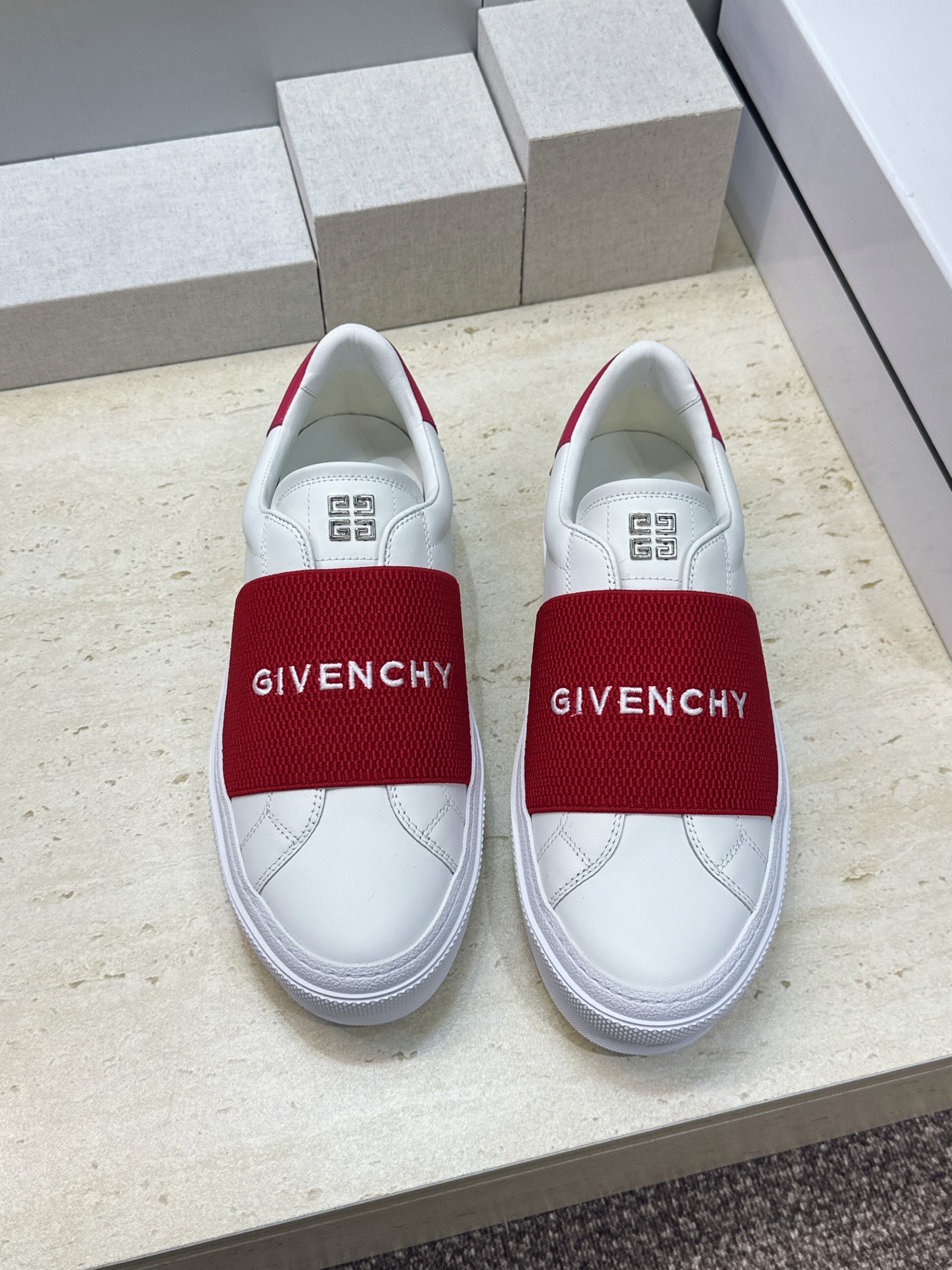 男士+20 顶级版 GIVENCHY 2026春夏经典情侣款弹力橡筋一脚蹬四季休闲鞋 纪梵希印花字母logo五金扣平底圆 男士+20 顶级版 GIVENCHY 2026春夏经典情侣款弹力橡筋一脚蹬四季休闲鞋 纪梵希印花字母logo五金扣平底圆