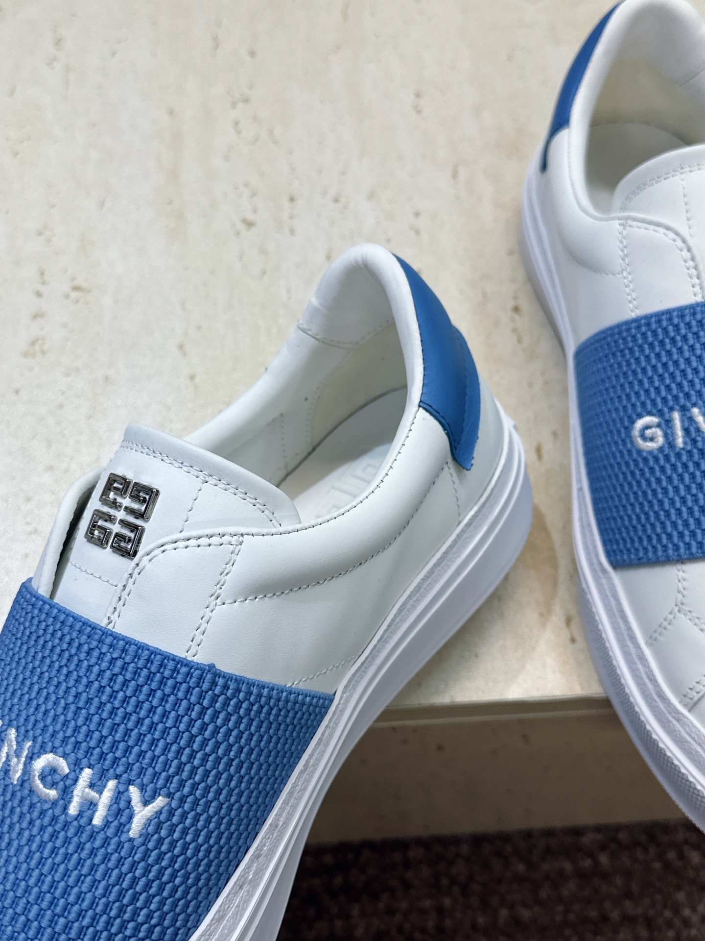 男士+20 顶级版 GIVENCHY 2026春夏经典情侣款弹力橡筋一脚蹬四季休闲鞋 纪梵希印花字母logo五金扣平底圆 男士+20 顶级版 GIVENCHY 2026春夏经典情侣款弹力橡筋一脚蹬四季休闲鞋 纪梵希印花字母logo五金扣平底圆