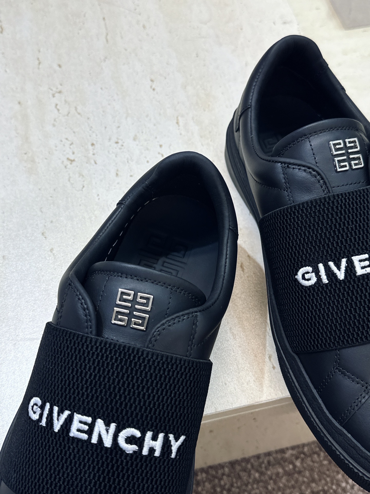 男士+20 顶级版 GIVENCHY 2026春夏经典情侣款弹力橡筋一脚蹬四季休闲鞋 纪梵希印花字母logo五金扣平底圆 男士+20 顶级版 GIVENCHY 2026春夏经典情侣款弹力橡筋一脚蹬四季休闲鞋 纪梵希印花字母logo五金扣平底圆