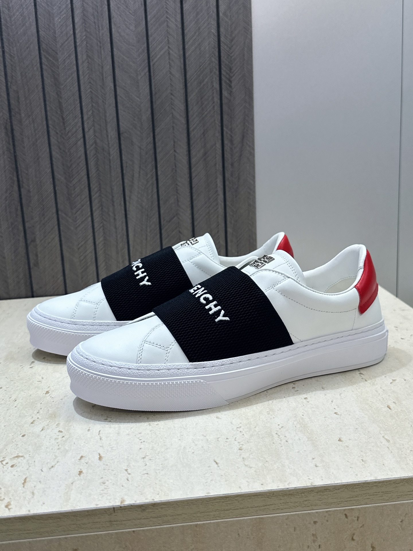 男士+20 顶级版 GIVENCHY 2026春夏经典情侣款弹力橡筋一脚蹬四季休闲鞋 纪梵希印花字母logo五金扣平底圆 男士+20 顶级版 GIVENCHY 2026春夏经典情侣款弹力橡筋一脚蹬四季休闲鞋 纪梵希印花字母logo五金扣平底圆