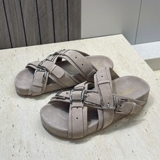 (配全套飞机盒) LOEWE 2026春夏新款时尚休闲沙滩女鞋 罗意威字母logo五金扣厚底圆头交叉带露趾拼色凉拖鞋 (配全套飞机盒) LOEWE 2026春夏新款时尚休闲沙滩女鞋 罗意威字母logo五金扣厚底圆头交叉带露趾拼色凉拖鞋