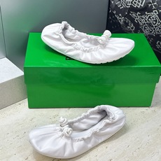 顶级版 Bottega Veneta 葆蝶家2026春夏新款玛丽珍芭蕾舞女鞋 BV字母logo平底方头编织跳舞鞋 材质: 顶级版 Bottega Veneta 葆蝶家2026春夏新款玛丽珍芭蕾舞女鞋 BV字母logo平底方头编织跳舞鞋 材质: