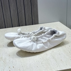 顶级版 Bottega Veneta 葆蝶家2026春夏新款玛丽珍芭蕾舞女鞋 BV字母logo平底方头编织跳舞鞋 材质: 顶级版 Bottega Veneta 葆蝶家2026春夏新款玛丽珍芭蕾舞女鞋 BV字母logo平底方头编织跳舞鞋 材质:
