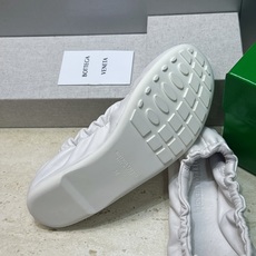 顶级版 Bottega Veneta 葆蝶家2026春夏新款玛丽珍芭蕾舞女鞋 BV字母logo平底方头编织跳舞鞋 材质: 顶级版 Bottega Veneta 葆蝶家2026春夏新款玛丽珍芭蕾舞女鞋 BV字母logo平底方头编织跳舞鞋 材质: