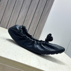 顶级版 Bottega Veneta 葆蝶家2026春夏新款玛丽珍芭蕾舞女鞋 BV字母logo平底方头编织跳舞鞋 材质: 顶级版 Bottega Veneta 葆蝶家2026春夏新款玛丽珍芭蕾舞女鞋 BV字母logo平底方头编织跳舞鞋 材质:
