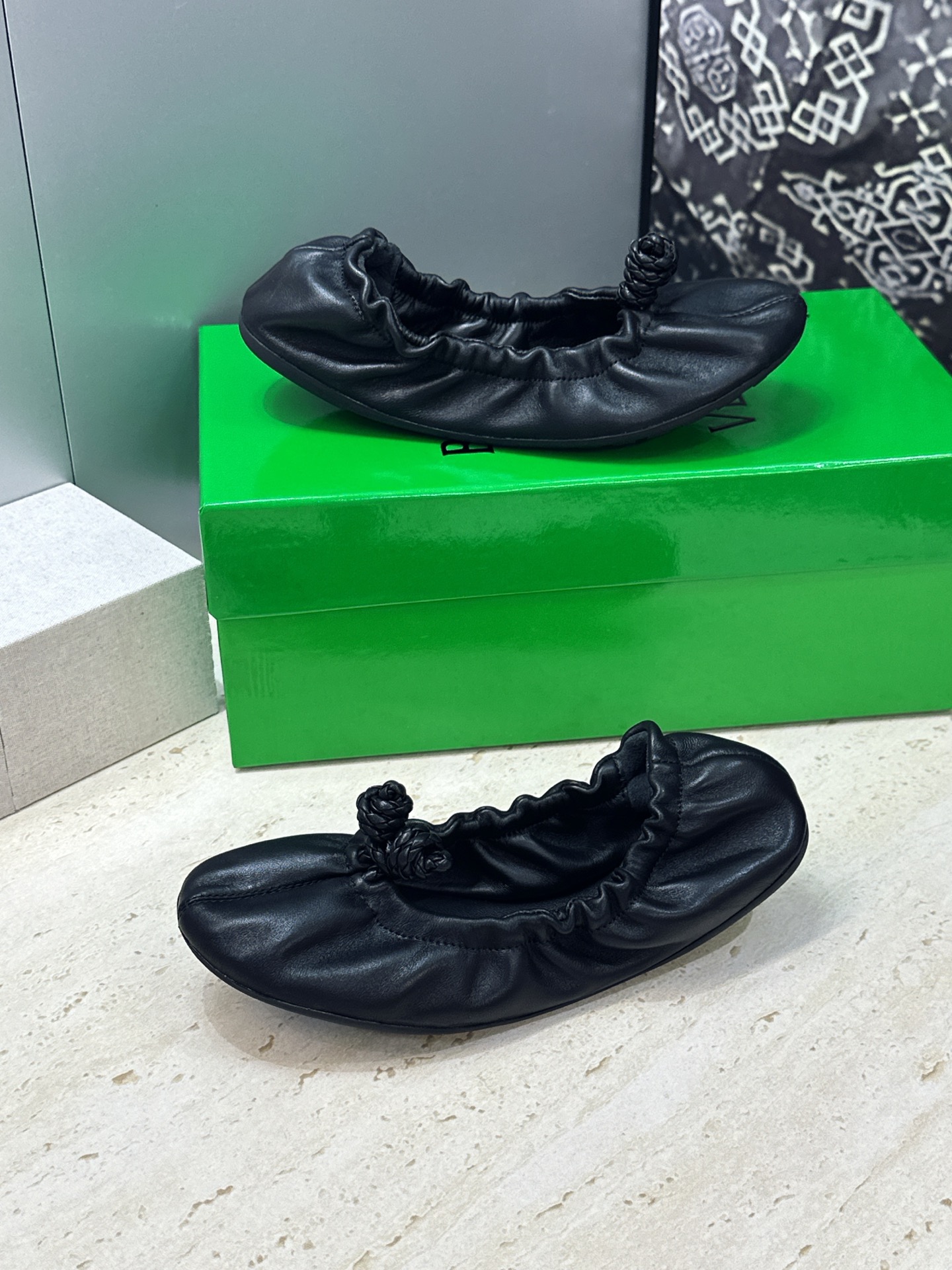 顶级版 Bottega Veneta 葆蝶家2026春夏新款玛丽珍芭蕾舞女鞋 BV字母logo平底方头编织跳舞鞋 材质: 顶级版 Bottega Veneta 葆蝶家2026春夏新款玛丽珍芭蕾舞女鞋 BV字母logo平底方头编织跳舞鞋 材质: