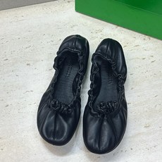 顶级版 Bottega Veneta 葆蝶家2026春夏新款玛丽珍芭蕾舞女鞋 BV字母logo平底方头编织跳舞鞋 材质: 顶级版 Bottega Veneta 葆蝶家2026春夏新款玛丽珍芭蕾舞女鞋 BV字母logo平底方头编织跳舞鞋 材质: