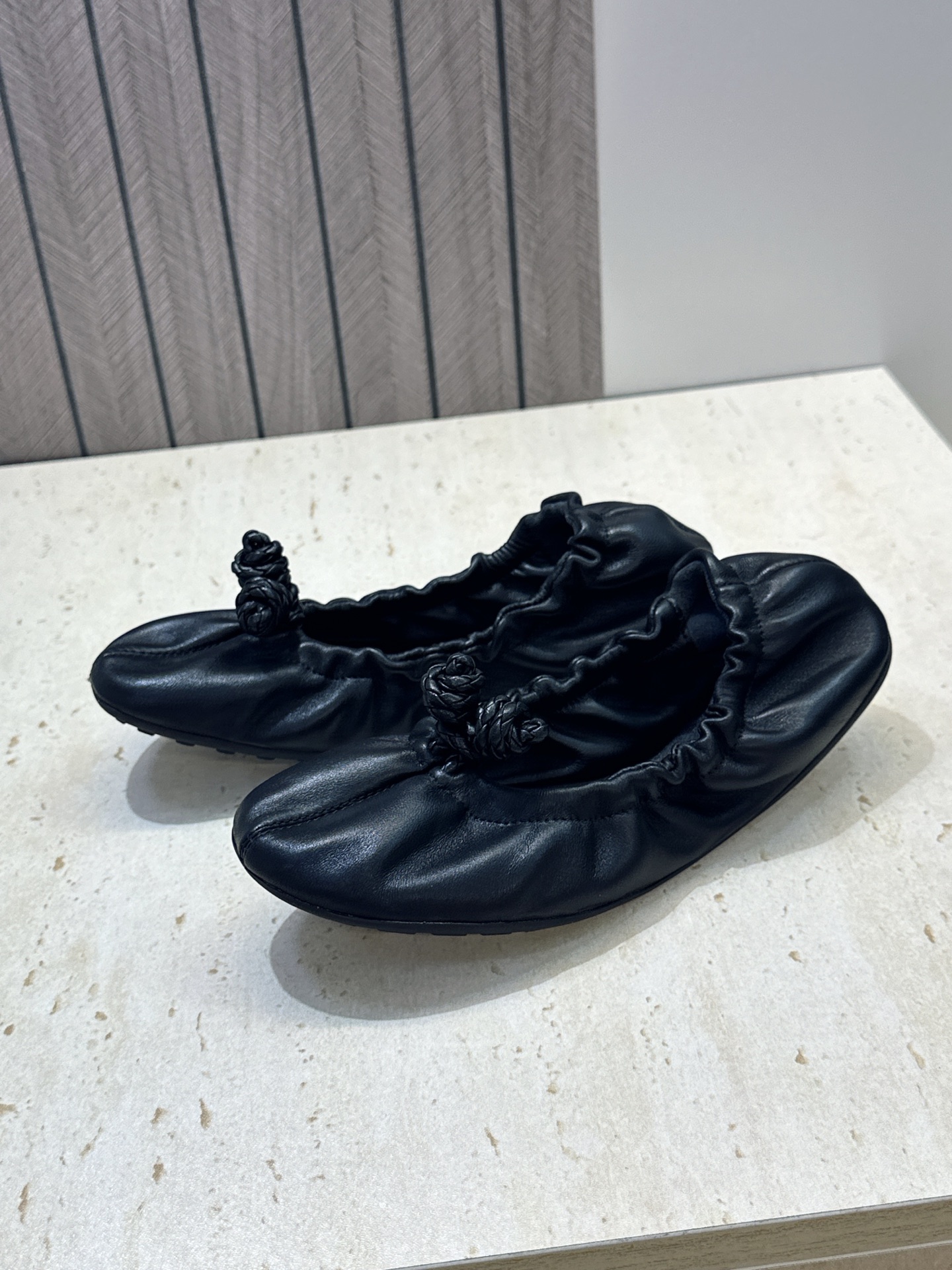 顶级版 Bottega Veneta 葆蝶家2026春夏新款玛丽珍芭蕾舞女鞋 BV字母logo平底方头编织跳舞鞋 材质: 顶级版 Bottega Veneta 葆蝶家2026春夏新款玛丽珍芭蕾舞女鞋 BV字母logo平底方头编织跳舞鞋 材质: