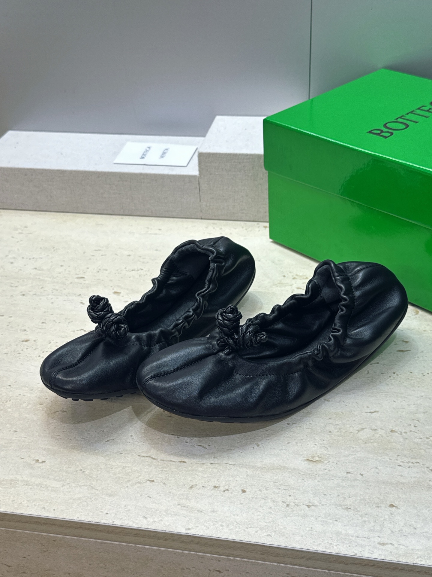顶级版 Bottega Veneta 葆蝶家2026春夏新款玛丽珍芭蕾舞女鞋 BV字母logo平底方头编织跳舞鞋 材质: 顶级版 Bottega Veneta 葆蝶家2026春夏新款玛丽珍芭蕾舞女鞋 BV字母logo平底方头编织跳舞鞋 材质: