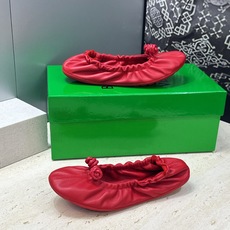 顶级版 Bottega Veneta 葆蝶家2026春夏新款玛丽珍芭蕾舞女鞋 BV字母logo平底方头编织跳舞鞋 材质: 顶级版 Bottega Veneta 葆蝶家2026春夏新款玛丽珍芭蕾舞女鞋 BV字母logo平底方头编织跳舞鞋 材质: