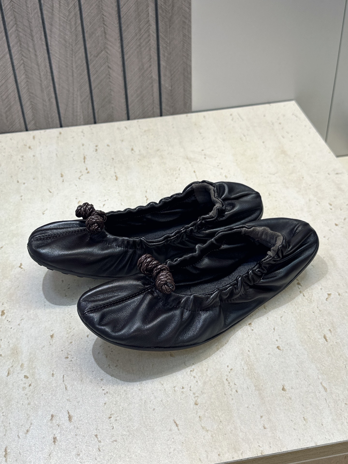 顶级版 Bottega Veneta 葆蝶家2026春夏新款玛丽珍芭蕾舞女鞋 BV字母logo平底方头编织跳舞鞋 材质: 顶级版 Bottega Veneta 葆蝶家2026春夏新款玛丽珍芭蕾舞女鞋 BV字母logo平底方头编织跳舞鞋 材质: