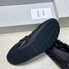 顶级版 Bottega Veneta 葆蝶家2026春夏新款玛丽珍芭蕾舞女鞋 BV字母logo平底方头编织跳舞鞋 材质: 顶级版 Bottega Veneta 葆蝶家2026春夏新款玛丽珍芭蕾舞女鞋 BV字母logo平底方头编织跳舞鞋 材质: