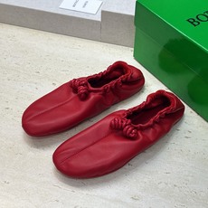 顶级版 Bottega Veneta 葆蝶家2026春夏新款玛丽珍芭蕾舞女鞋 BV字母logo平底方头编织跳舞鞋 材质: 顶级版 Bottega Veneta 葆蝶家2026春夏新款玛丽珍芭蕾舞女鞋 BV字母logo平底方头编织跳舞鞋 材质: