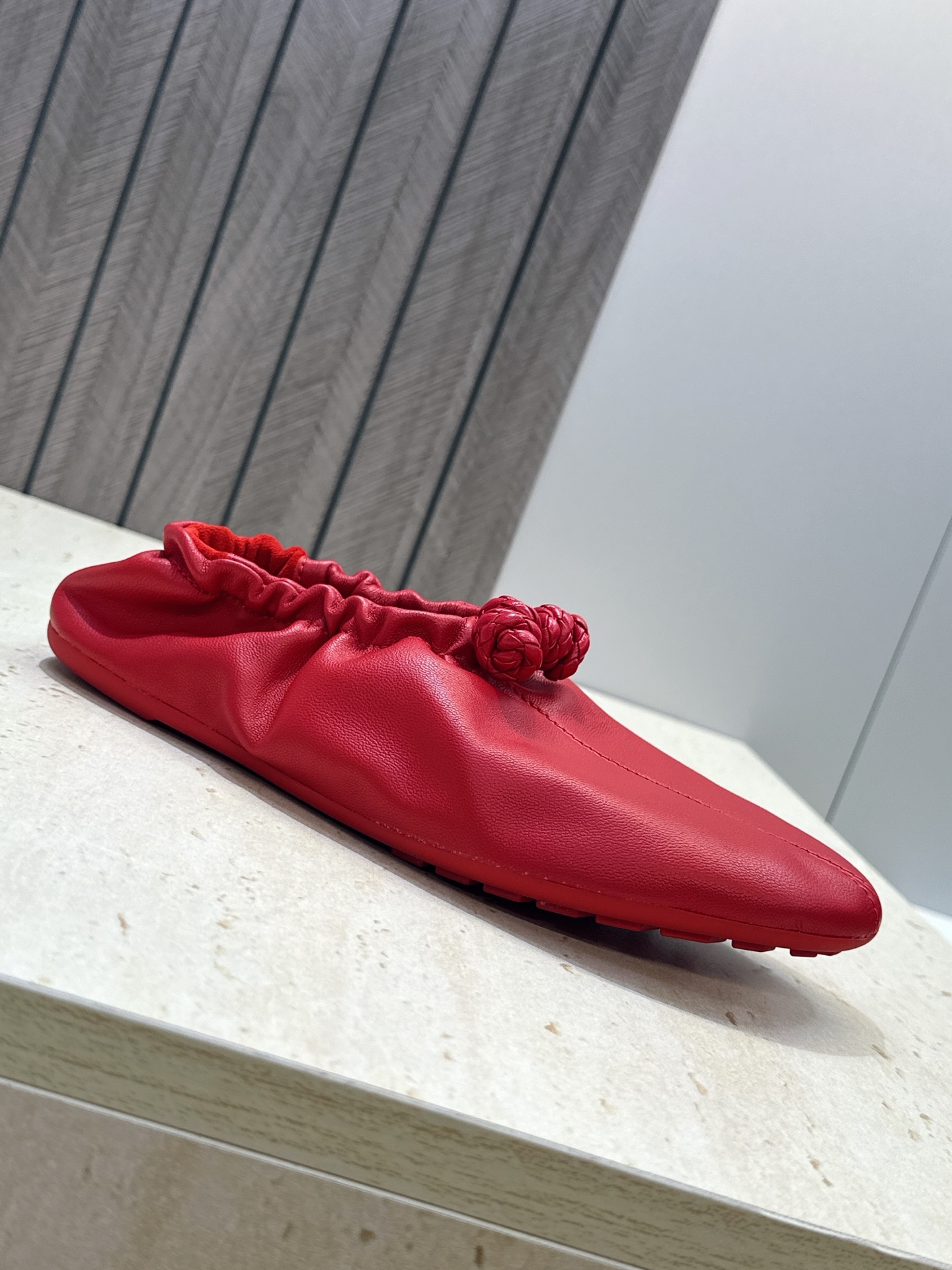 顶级版 Bottega Veneta 葆蝶家2026春夏新款玛丽珍芭蕾舞女鞋 BV字母logo平底方头编织跳舞鞋 材质: 顶级版 Bottega Veneta 葆蝶家2026春夏新款玛丽珍芭蕾舞女鞋 BV字母logo平底方头编织跳舞鞋 材质: