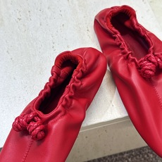顶级版 Bottega Veneta 葆蝶家2026春夏新款玛丽珍芭蕾舞女鞋 BV字母logo平底方头编织跳舞鞋 材质: 顶级版 Bottega Veneta 葆蝶家2026春夏新款玛丽珍芭蕾舞女鞋 BV字母logo平底方头编织跳舞鞋 材质: