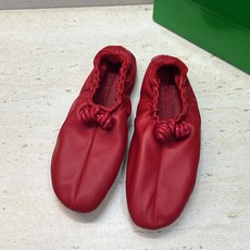 顶级版 Bottega Veneta 葆蝶家2026春夏新款玛丽珍芭蕾舞女鞋 BV字母logo平底方头编织跳舞鞋 材质: 顶级版 Bottega Veneta 葆蝶家2026春夏新款玛丽珍芭蕾舞女鞋 BV字母logo平底方头编织跳舞鞋 材质: