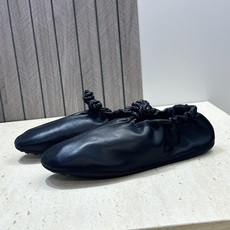 顶级版 Bottega Veneta 葆蝶家2026春夏新款玛丽珍芭蕾舞女鞋 BV字母logo平底方头编织跳舞鞋 材质: 顶级版 Bottega Veneta 葆蝶家2026春夏新款玛丽珍芭蕾舞女鞋 BV字母logo平底方头编织跳舞鞋 材质: