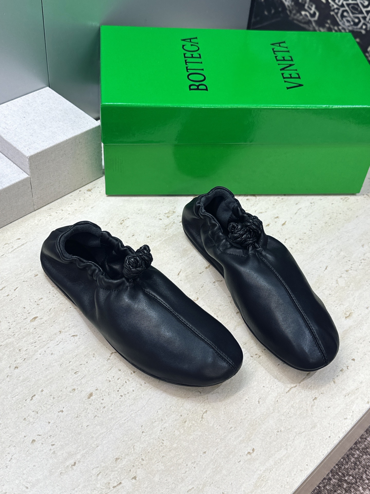 顶级版 Bottega Veneta 葆蝶家2026春夏新款玛丽珍芭蕾舞女鞋 BV字母logo平底方头编织跳舞鞋 材质: 顶级版 Bottega Veneta 葆蝶家2026春夏新款玛丽珍芭蕾舞女鞋 BV字母logo平底方头编织跳舞鞋 材质: