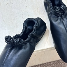 顶级版 Bottega Veneta 葆蝶家2026春夏新款玛丽珍芭蕾舞女鞋 BV字母logo平底方头编织跳舞鞋 材质: 顶级版 Bottega Veneta 葆蝶家2026春夏新款玛丽珍芭蕾舞女鞋 BV字母logo平底方头编织跳舞鞋 材质: