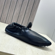 顶级版 Bottega Veneta 葆蝶家2026春夏新款玛丽珍芭蕾舞女鞋 BV字母logo平底方头编织跳舞鞋 材质: 顶级版 Bottega Veneta 葆蝶家2026春夏新款玛丽珍芭蕾舞女鞋 BV字母logo平底方头编织跳舞鞋 材质: