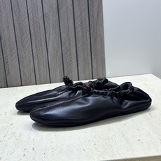 顶级版 Bottega Veneta 葆蝶家2026春夏新款玛丽珍芭蕾舞女鞋 BV字母logo平底方头编织跳舞鞋 材质: 顶级版 Bottega Veneta 葆蝶家2026春夏新款玛丽珍芭蕾舞女鞋 BV字母logo平底方头编织跳舞鞋 材质: