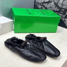 顶级版 Bottega Veneta 葆蝶家2026春夏新款玛丽珍芭蕾舞女鞋 BV字母logo平底方头编织跳舞鞋 材质: 顶级版 Bottega Veneta 葆蝶家2026春夏新款玛丽珍芭蕾舞女鞋 BV字母logo平底方头编织跳舞鞋 材质:
