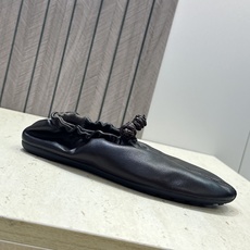 顶级版 Bottega Veneta 葆蝶家2026春夏新款玛丽珍芭蕾舞女鞋 BV字母logo平底方头编织跳舞鞋 材质: 顶级版 Bottega Veneta 葆蝶家2026春夏新款玛丽珍芭蕾舞女鞋 BV字母logo平底方头编织跳舞鞋 材质: