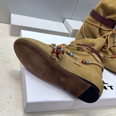 ISABEL MARANT 2026秋冬新款时尚串珠绑带流苏女短靴 伊莎贝尔字母logo五金皮带扣平底圆头一脚蹬拼色机车 ISABEL MARANT 2026秋冬新款时尚串珠绑带流苏女短靴 伊莎贝尔字母logo五金皮带扣平底圆头一脚蹬拼色机车