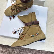 ISABEL MARANT 2026秋冬新款时尚串珠绑带流苏女短靴 伊莎贝尔字母logo五金皮带扣平底圆头一脚蹬拼色机车 ISABEL MARANT 2026秋冬新款时尚串珠绑带流苏女短靴 伊莎贝尔字母logo五金皮带扣平底圆头一脚蹬拼色机车
