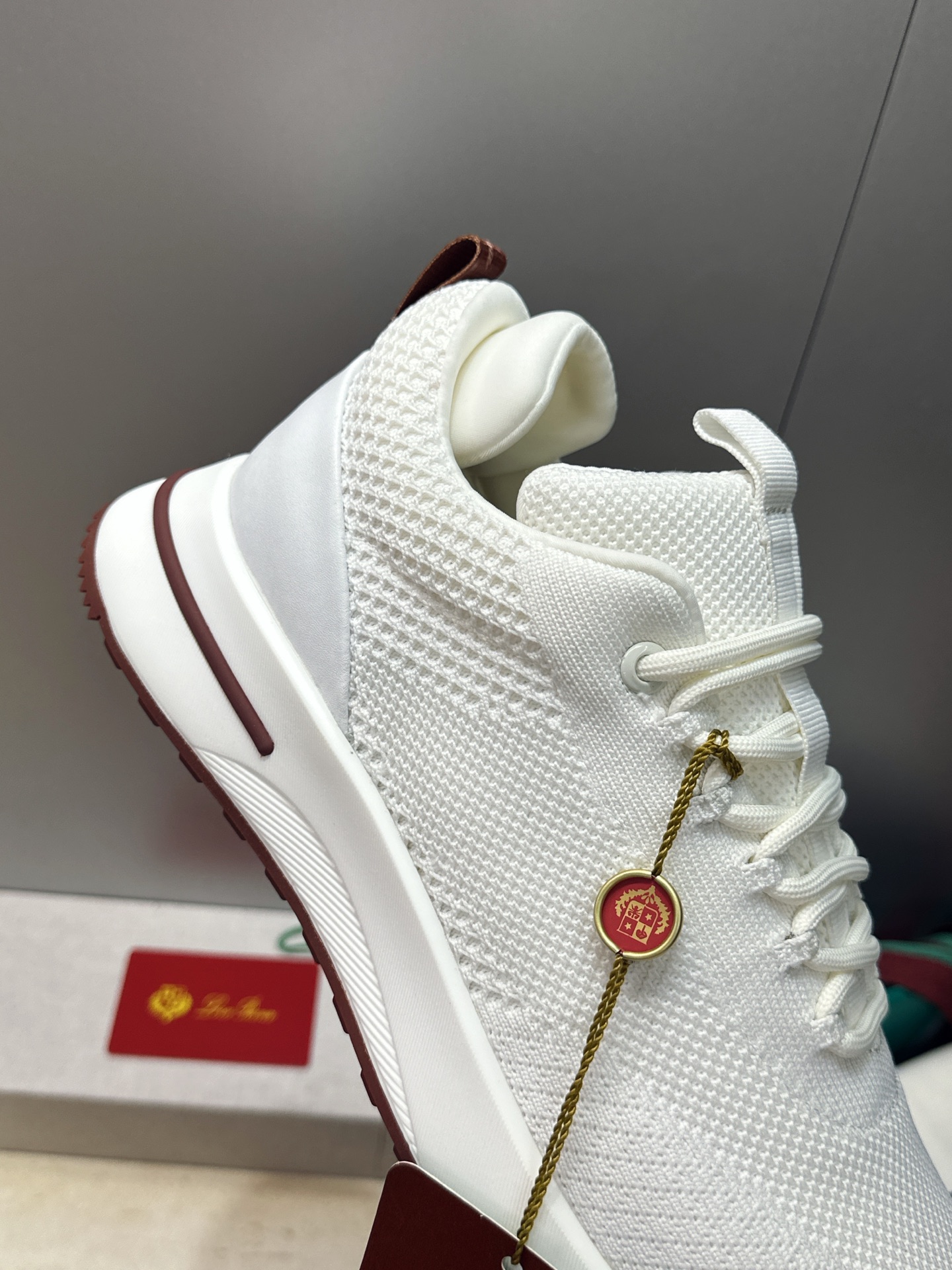 顶级版 Loro Piana 诺悠.翩雅 2026春夏经典系列休闲系带男跑鞋 LP字母logo厚底圆头老钱风拼色运动鞋 顶级版 Loro Piana 诺悠.翩雅 2026春夏经典系列休闲系带男跑鞋 LP字母logo厚底圆头老钱风拼色运动鞋