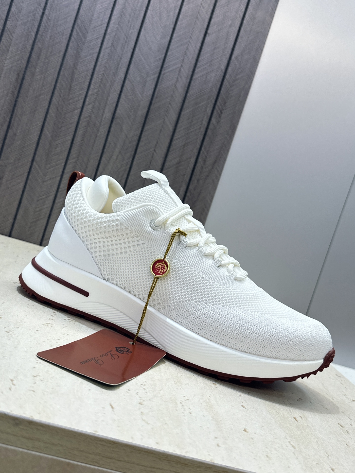 顶级版 Loro Piana 诺悠.翩雅 2026春夏经典系列休闲系带男跑鞋 LP字母logo厚底圆头老钱风拼色运动鞋 顶级版 Loro Piana 诺悠.翩雅 2026春夏经典系列休闲系带男跑鞋 LP字母logo厚底圆头老钱风拼色运动鞋
