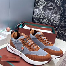 顶级版 Loro Piana 诺悠.翩雅 2026春夏经典系列休闲系带男跑鞋 LP字母logo厚底圆头老钱风拼色运动鞋 顶级版 Loro Piana 诺悠.翩雅 2026春夏经典系列休闲系带男跑鞋 LP字母logo厚底圆头老钱风拼色运动鞋