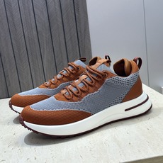 顶级版 Loro Piana 诺悠.翩雅 2026春夏经典系列休闲系带男跑鞋 LP字母logo厚底圆头老钱风拼色运动鞋 顶级版 Loro Piana 诺悠.翩雅 2026春夏经典系列休闲系带男跑鞋 LP字母logo厚底圆头老钱风拼色运动鞋