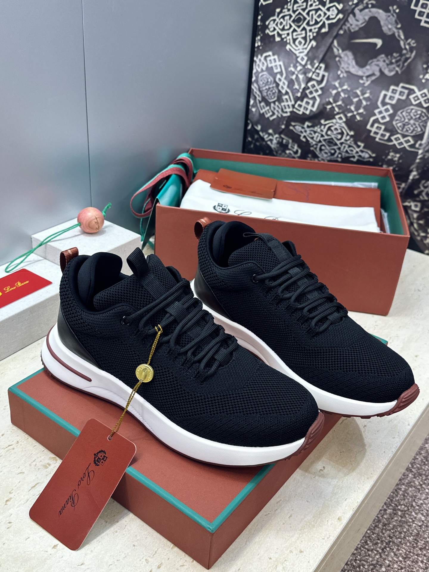 顶级版 Loro Piana 诺悠.翩雅 2026春夏经典系列休闲系带男跑鞋 LP字母logo厚底圆头老钱风拼色运动鞋 