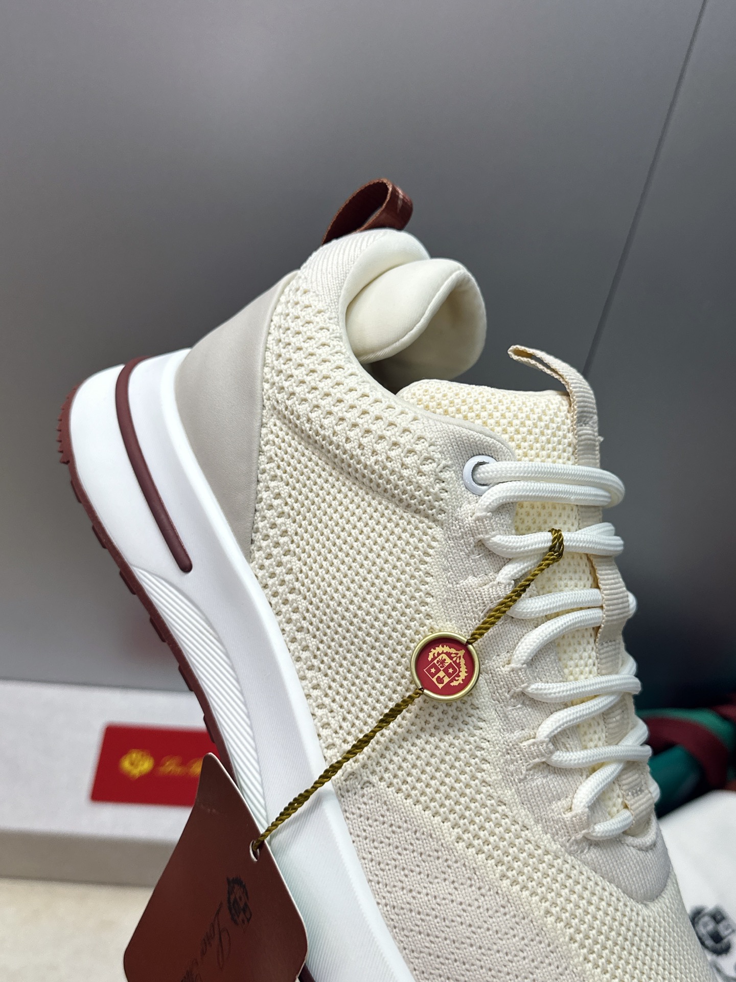 顶级版 Loro Piana 诺悠.翩雅 2026春夏经典系列休闲系带男跑鞋 LP字母logo厚底圆头老钱风拼色运动鞋 顶级版 Loro Piana 诺悠.翩雅 2026春夏经典系列休闲系带男跑鞋 LP字母logo厚底圆头老钱风拼色运动鞋