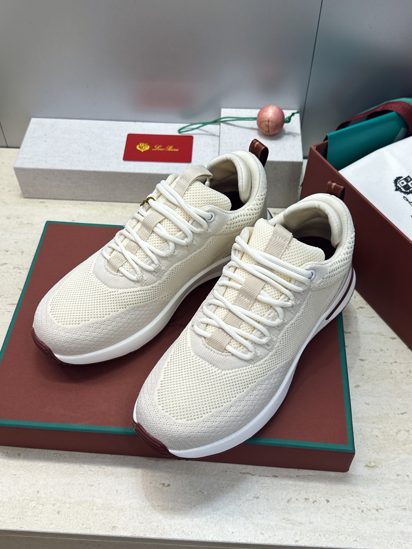 顶级版 Loro Piana 诺悠.翩雅 2026春夏经典系列休闲系带男跑鞋 LP字母logo厚底圆头老钱风拼色运动鞋 顶级版 Loro Piana 诺悠.翩雅 2026春夏经典系列休闲系带男跑鞋 LP字母logo厚底圆头老钱风拼色运动鞋