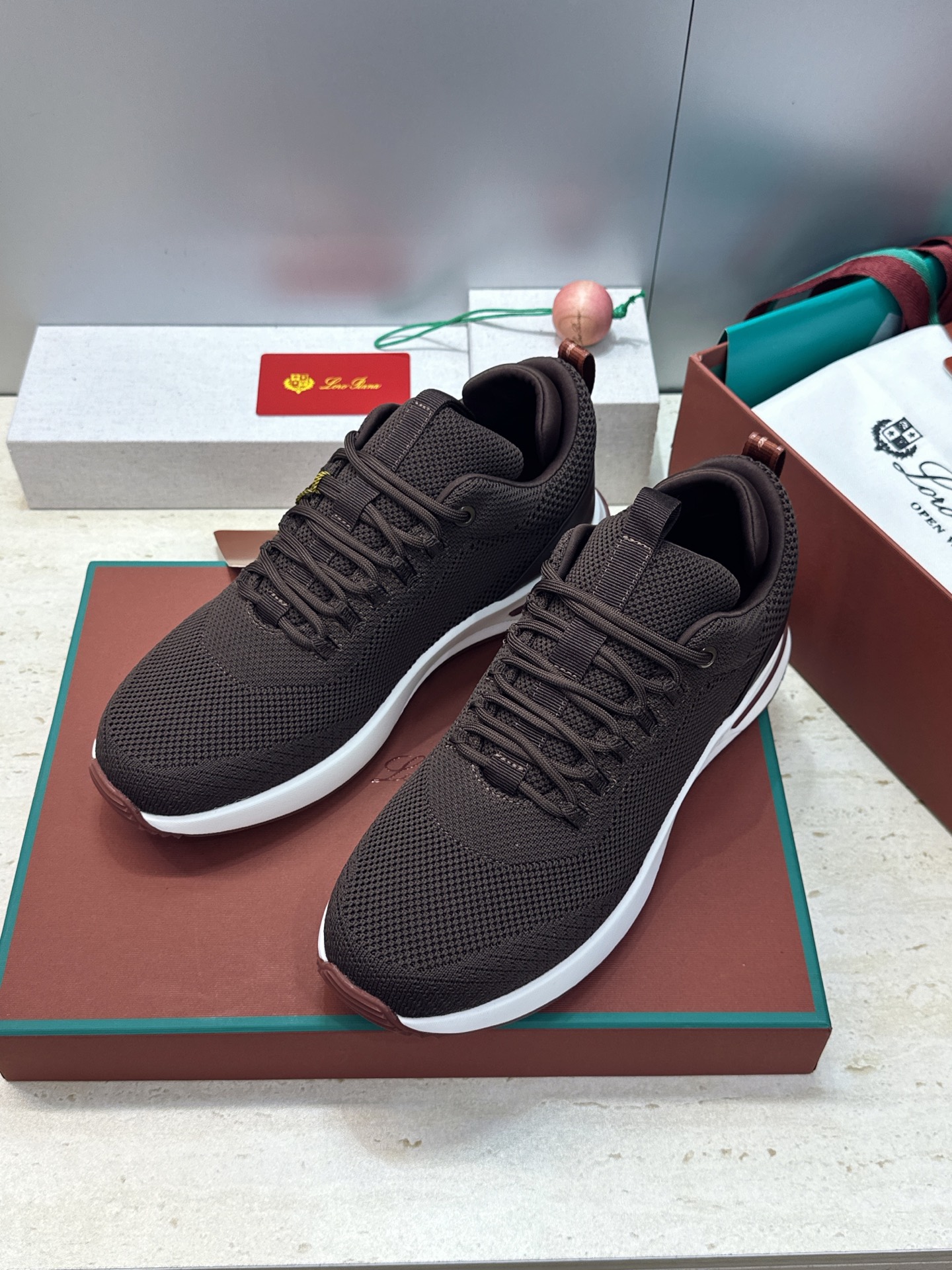 顶级版 Loro Piana 诺悠.翩雅 2026春夏经典系列休闲系带男跑鞋 LP字母logo厚底圆头老钱风拼色运动鞋 顶级版 Loro Piana 诺悠.翩雅 2026春夏经典系列休闲系带男跑鞋 LP字母logo厚底圆头老钱风拼色运动鞋