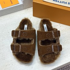 男+10 Louis Vuitton x Birkenstock 2026秋冬情侣新款时尚百搭羊羔毛勃肯女拖鞋 LV字 男+10 Louis Vuitton x Birkenstock 2026秋冬情侣新款时尚百搭羊羔毛勃肯女拖鞋 LV字